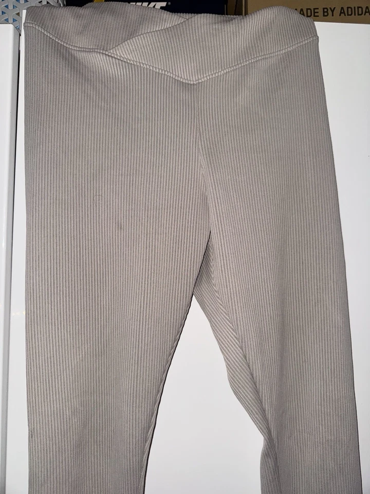 Divided H&M V Waist Light Grey Ribbed Leggings Size S - Image 2 of 4