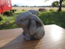 1993 TELLE M. STEIN RESIN RABBIT OUTDOOR HIDE A KEY