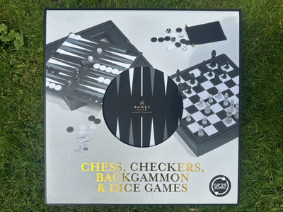 The Games Club Schach, Dame, Backgammon und Würfel Brettspiel im Smart Case