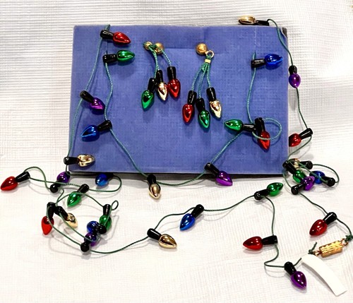 2000 Avon Holiday Navidad Luces COLLAR Y PENDIENTE CONJUNTO NOS en Caja - Imagen 3 de 3