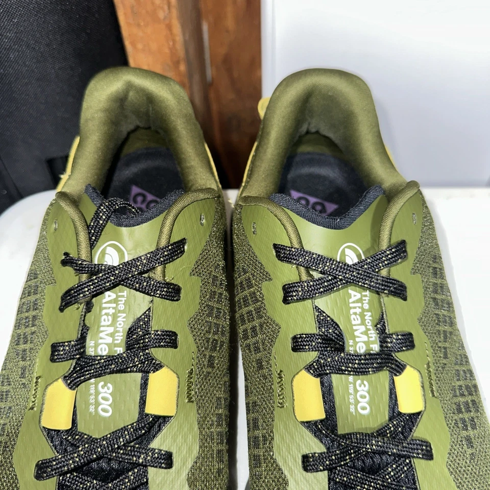 The North Face AltaMesa 300 Trail Hiking Shoes Men’s Size 12 Green - Image 3 of 4