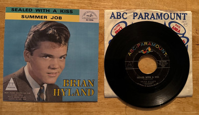 45 7'' SP BRIAN HYLAND SEALED WITH A KISS