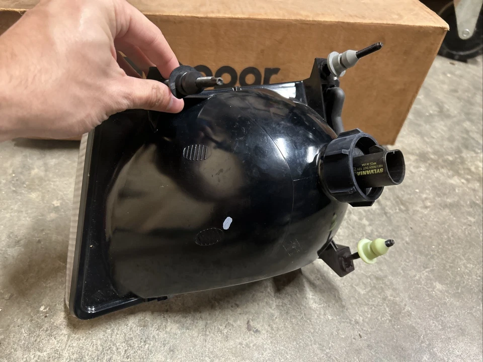 LÂMPADA DE FAROL LATERAL GENUÍNA MOPAR 98-03 DODGE RAM VAN 1500 PASSAGEIRO 55076562AB - Imagem 3 de 4