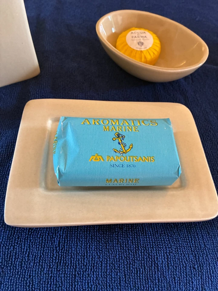 Waterworks陶瓷浴盆 套装:纸巾夹 + 2 肥皂/光盘。 盘子,无薯片 — 第 2/4 张图片