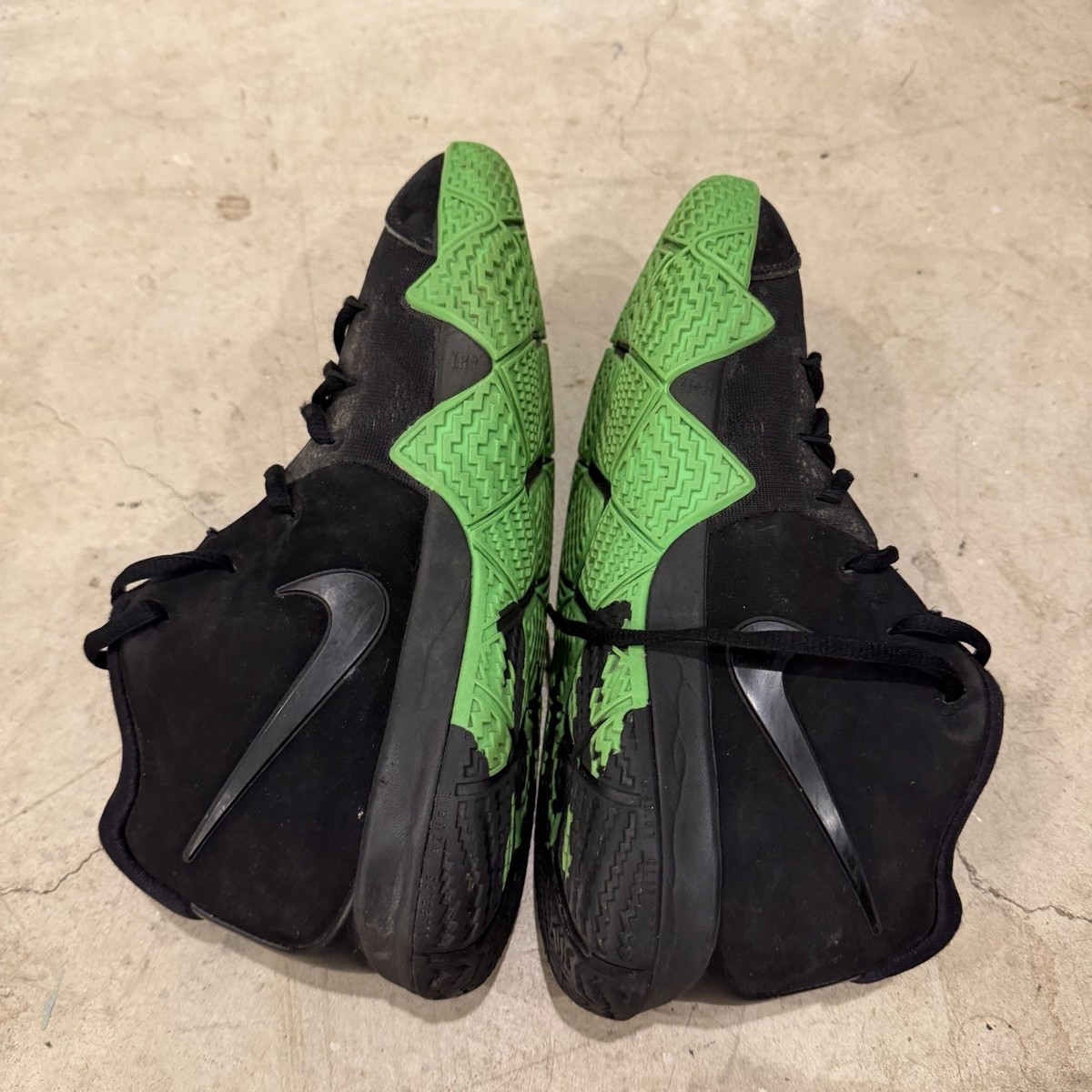 NIKE Kyrie Irving Green Slime Halloween Rage AA2897-012 Shoes
