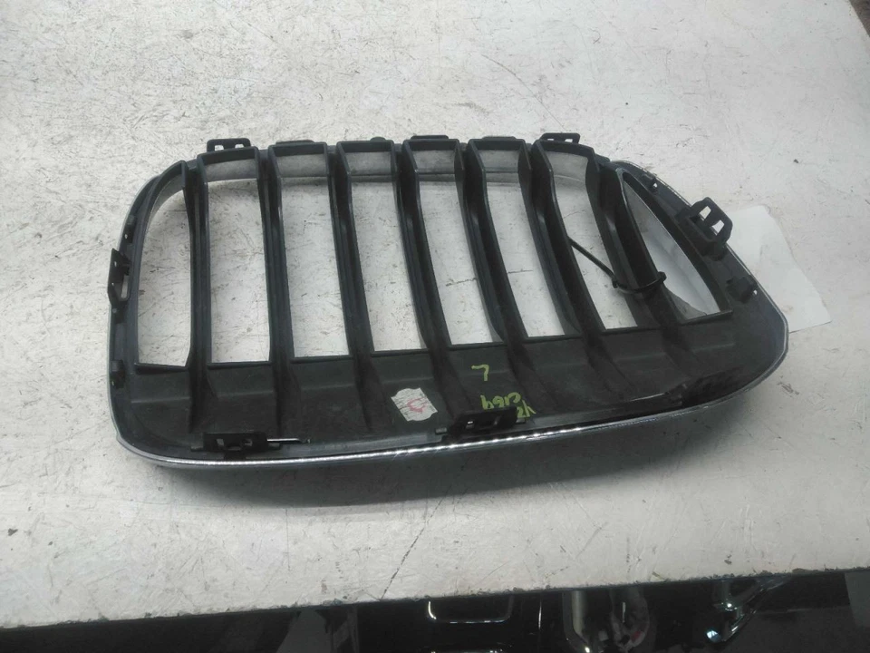 (LOCAL PICKUP ONLY) Driver Grille Bumper Mounted Base Upper Fits 16-19 BMW X1 28 Foto 3 de 4