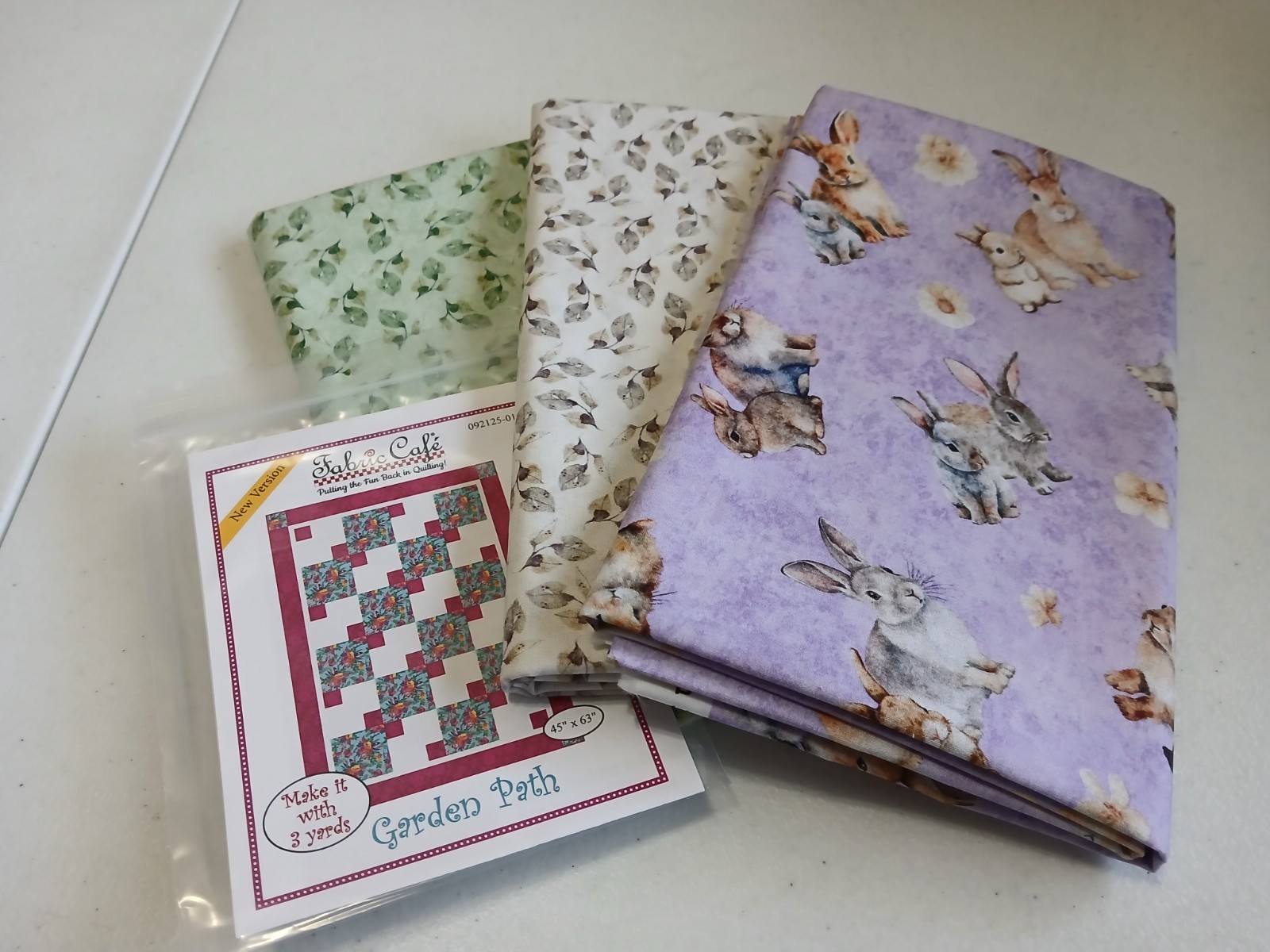 Bundle 3 yard, Fabric Cafe pattern, Quilt Kit, Coordinated focus, lgt,drk CF9