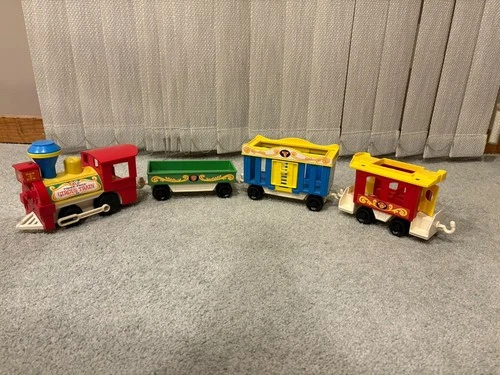 Vintage Fisher Price #991 Circus Train 5 Animals,4 Train, 3 Little People