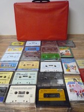 Koffer mit  25 orig . MC  div. Kinder Kassetten  Vintage Aufbewahrung