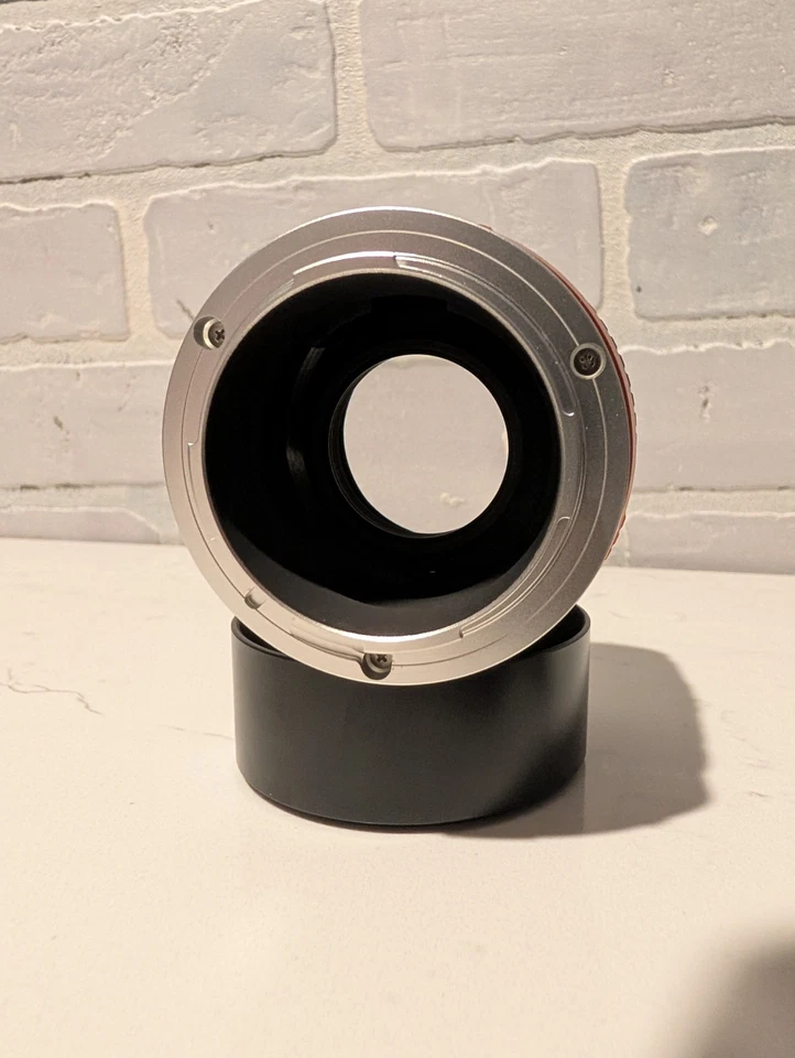 Lensbaby Velvet 56mm f/1.6 Lens for Leica L (Black) - Image 3 of 3