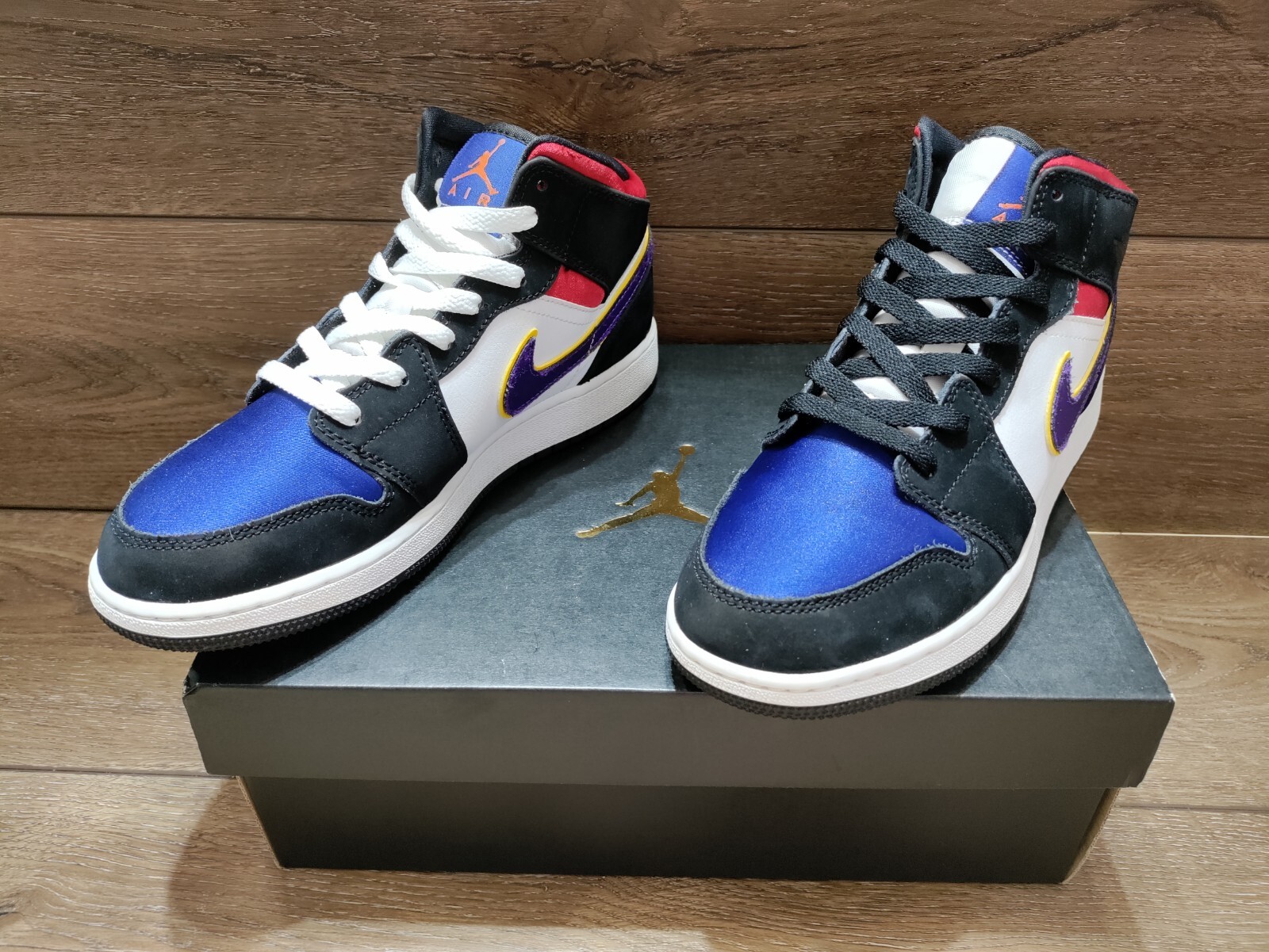 Nike Air Jordan 1 Mid SE \