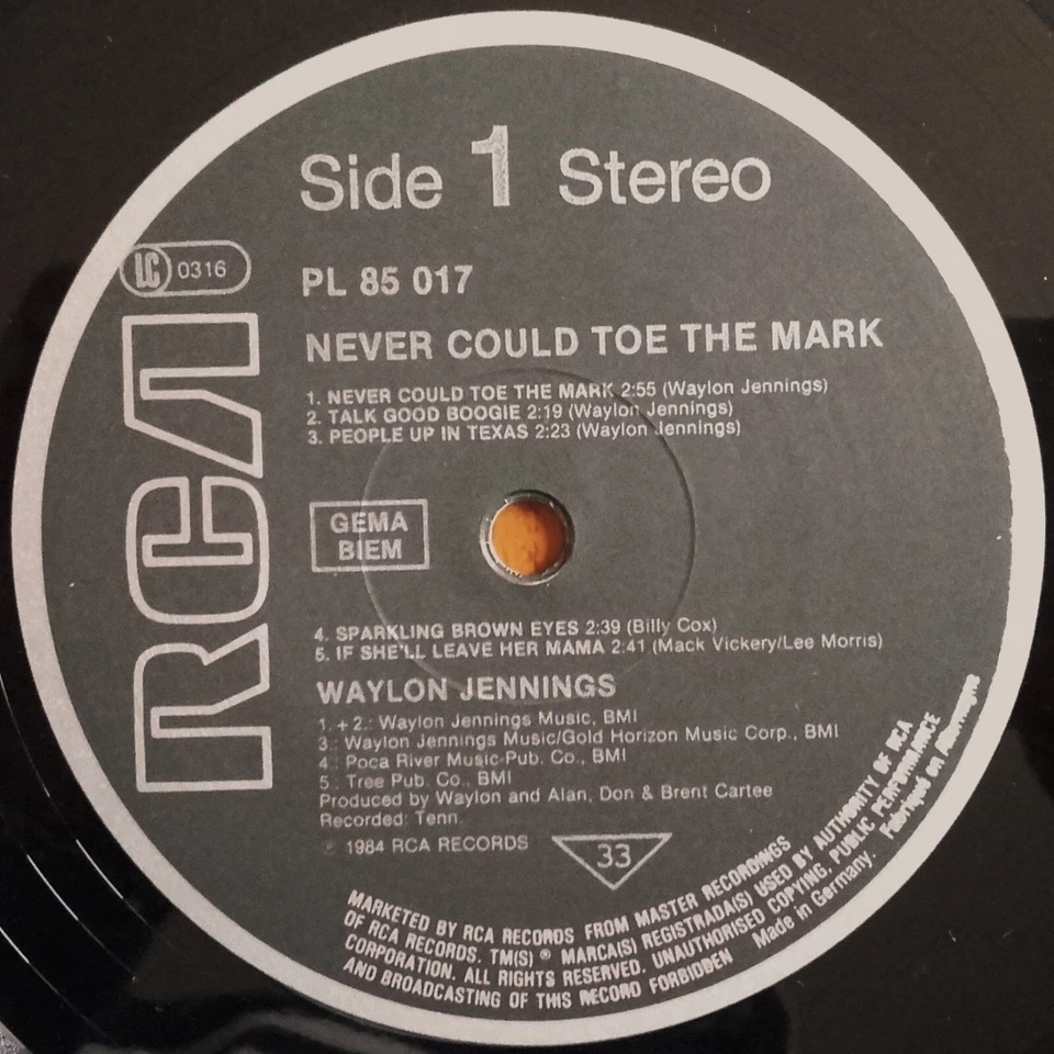 DISQUE VINYLE LP 33t 12" WAYLON JENNINGS « Never could toe the mark GERMANY 1984 - Photo 2/3