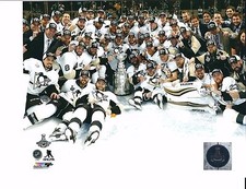 2015-2016  PITTSBURGH PENGUINS STANLEY CUP Champions Celebration 8x10 TEAM PHOTO