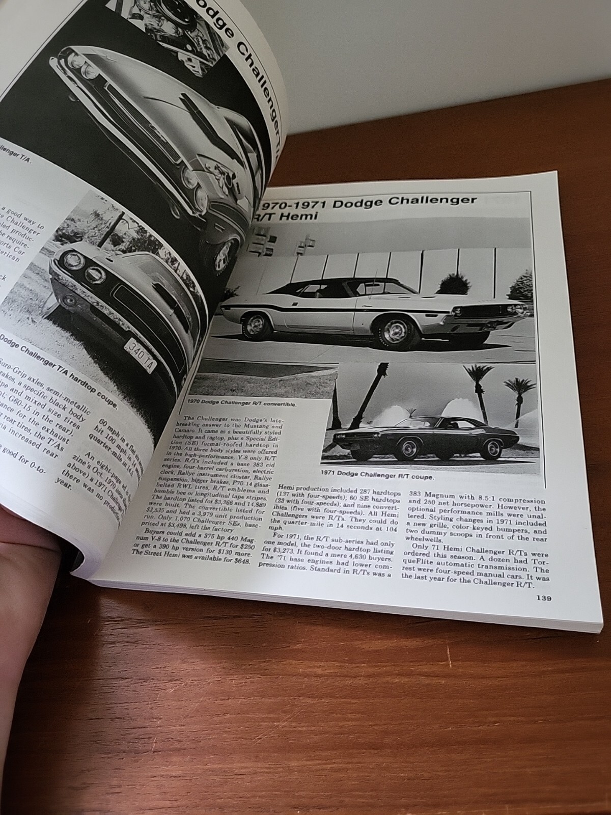Standard Guide To American Muscle Cars Supercar Source Book 19491992