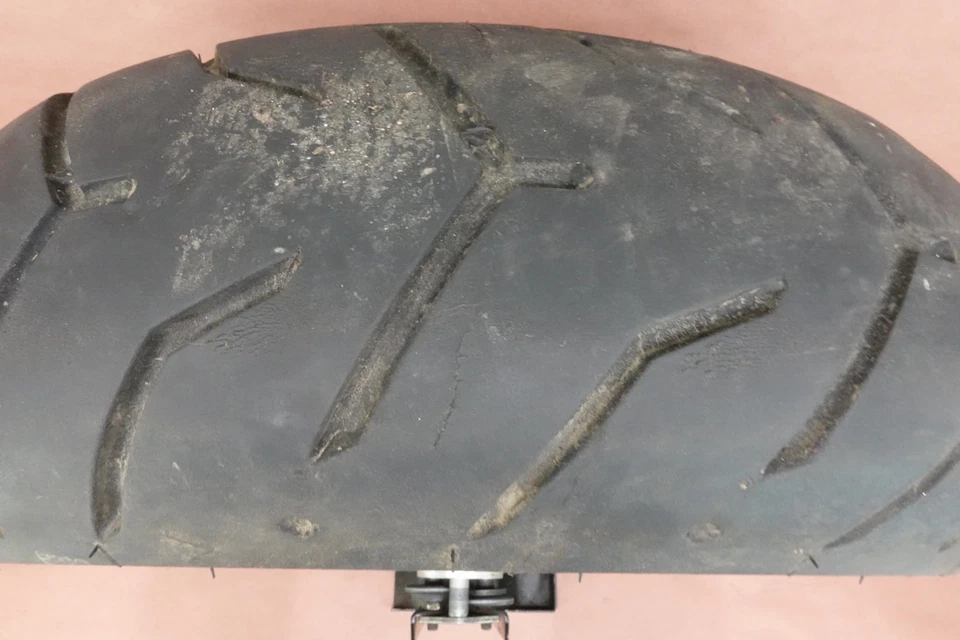 Llanta trasera Harley Davidson Electra Glide Ultra Limited 10-17 180/65 B16 Foto 2 de 4