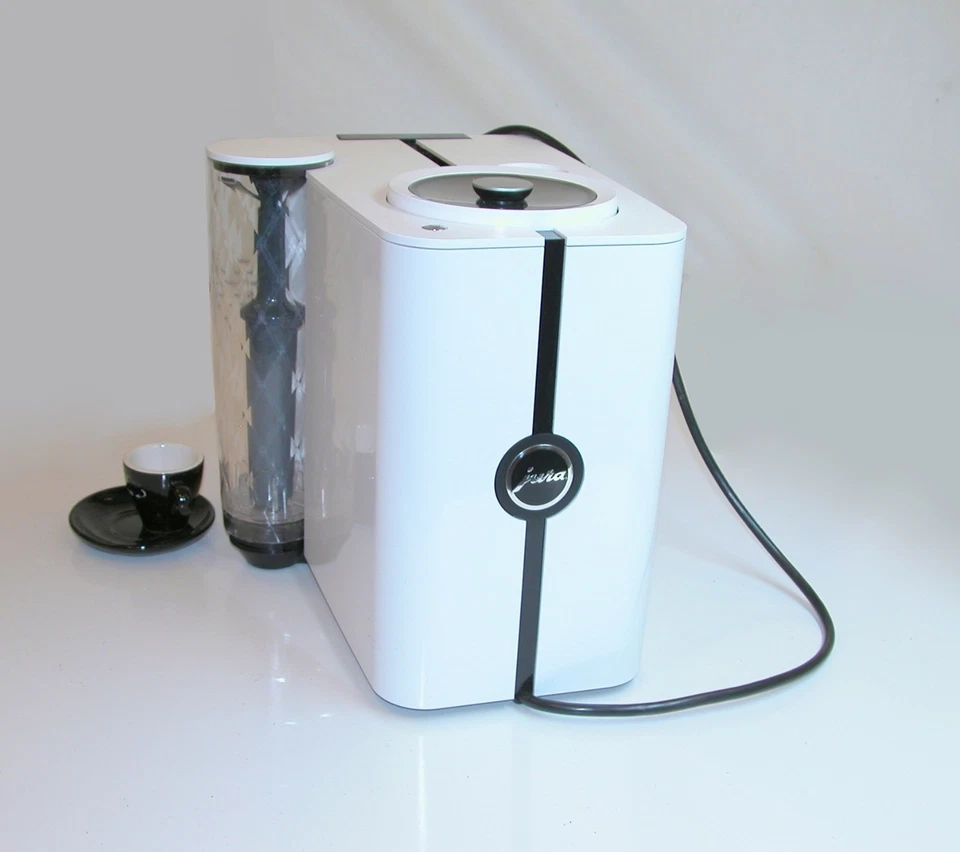 Máquina de café espresso Jura Capresso ENA 8 totalmente automática de una taza blanca nódica Foto 4 de 4