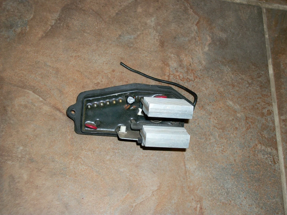 82-89 凯迪拉克 Deville Fleetwood Heat 空调暖通空调鼓风机电机电阻模块 — 第 4/4 张图片