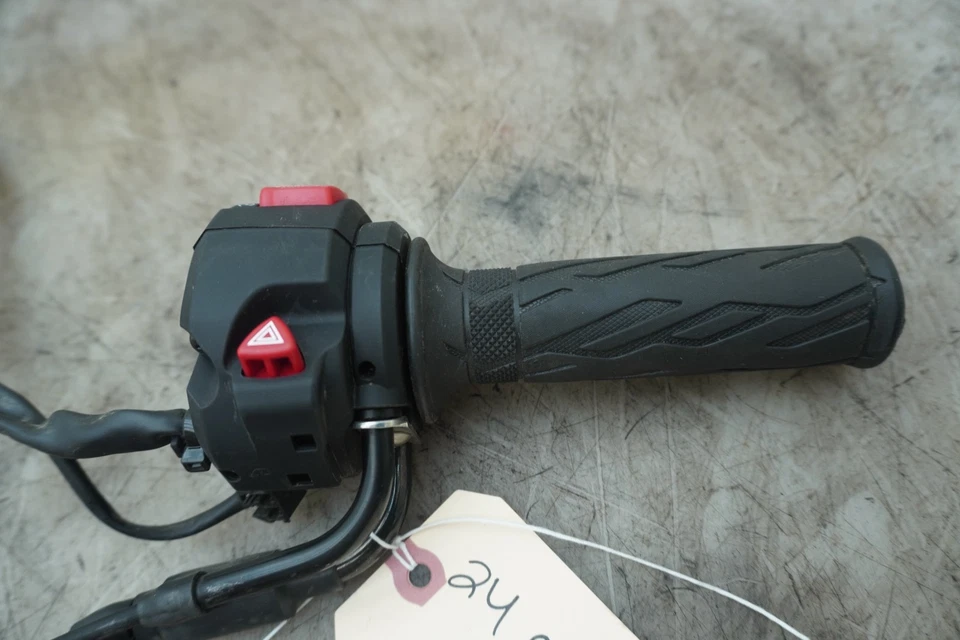 INTERRUPTOR DE CONTROL DE ARRANQUE DERECHO SUZUKI GSXR 1000 2024 E-350 Foto 3 de 4
