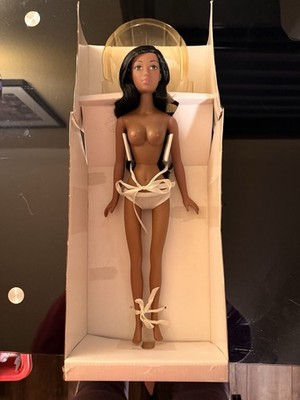 Doll-Madame Alexander 2001 La Concorde Paris Williams  16'' Alex AA