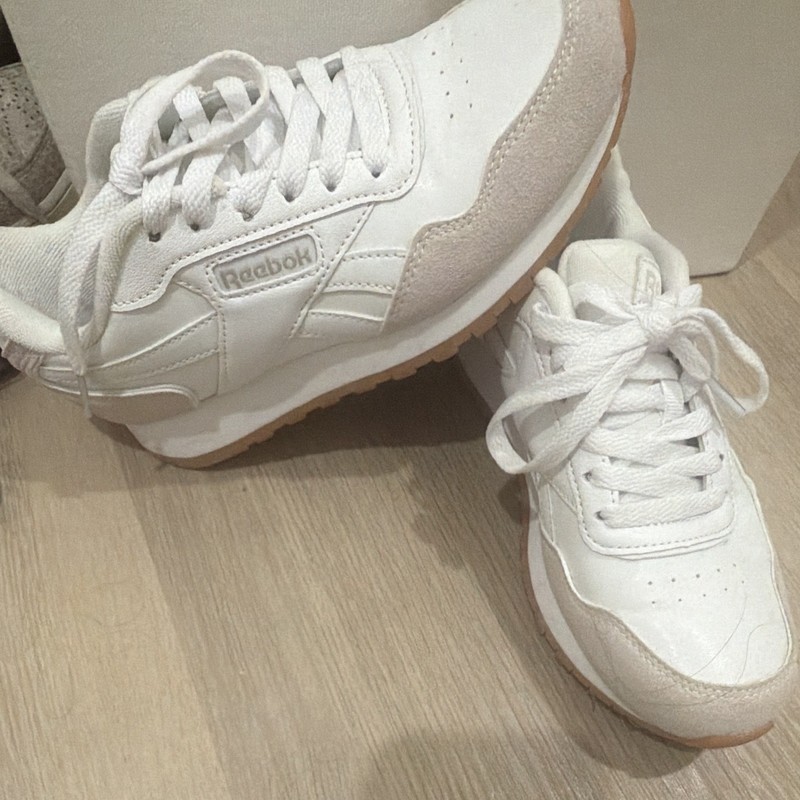 Reebok Unisex Low Top Lace-Up Athletic Sneakers White/Beige Rubber Sole
