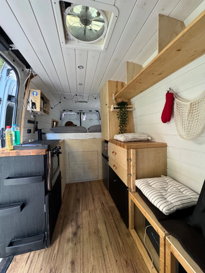 RV Mercedes Benz - Image 2 of 4