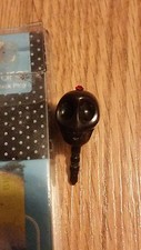 COUTURE EARPHONE JACK PLUG BLACK SKULL FOR SMARTPHONES WITH 3.5MM EARPHONE JACK