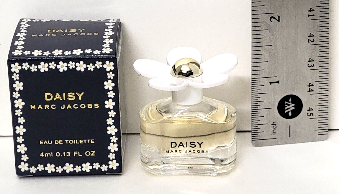 Marc Jacobs Daisy Eau de Toilette Splash 0.13 Oz 4 ml Women MINI