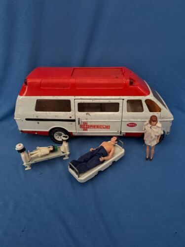 1976-77 TONKA Ambulance Emergency Van w/People - Vintage Pressed Steel Toy Truck - Picture 2 of 24