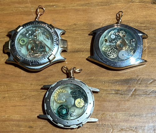 Custodie orologio da polso personalizzate arte popolare fatte a mano con parti orologio ciondoli gioielli - Foto 1 di 6