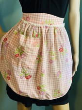 Vintage Gingham Apron With Roses Unique Waistline Detailed With White Lace