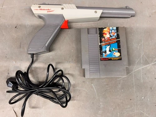 Vintage 1985 Nintendo Zapper Light Gun Bundled Super Mario Bros. Duck Hunt NES