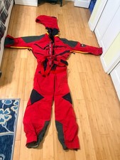 Hochwertiger Helly Hansen Equipe Einteiler Skianzug in rot und schwarz