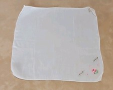 VINTAGE OLD WHITE LINEN HANKIE WITH FLOWERS EMBROIDERED IN CORNER 10.5" x 11"