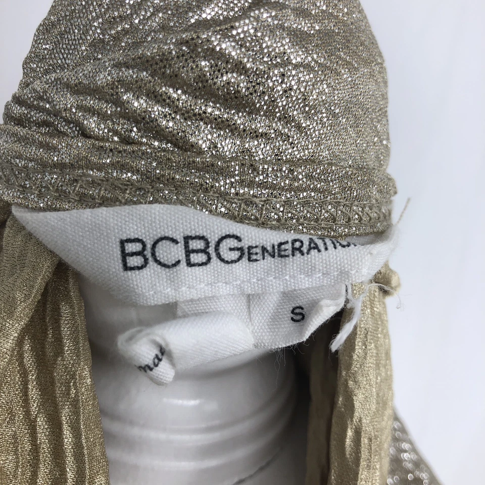 Vestido de cóctel BCBGeneration dorado metálico cuello redondo manga larga ceñido al cuerpo pequeño Foto 4 de 4