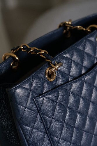 Authentic Chanel Vintage Blue Grand Caviar Shopper Bag - Needs two screws* - Picture 11 of 17