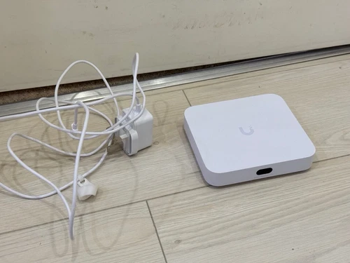 UBIQUITI UniFi Cloud Gateway Ultra (UCG-Ultra) 