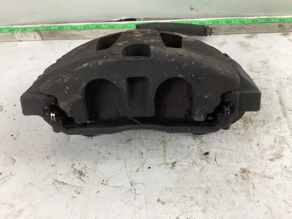 Pinza de freno delantera izquierda del lado del conductor Dodge Grand Caravan 2013-2018 OEM Foto 4 de 4