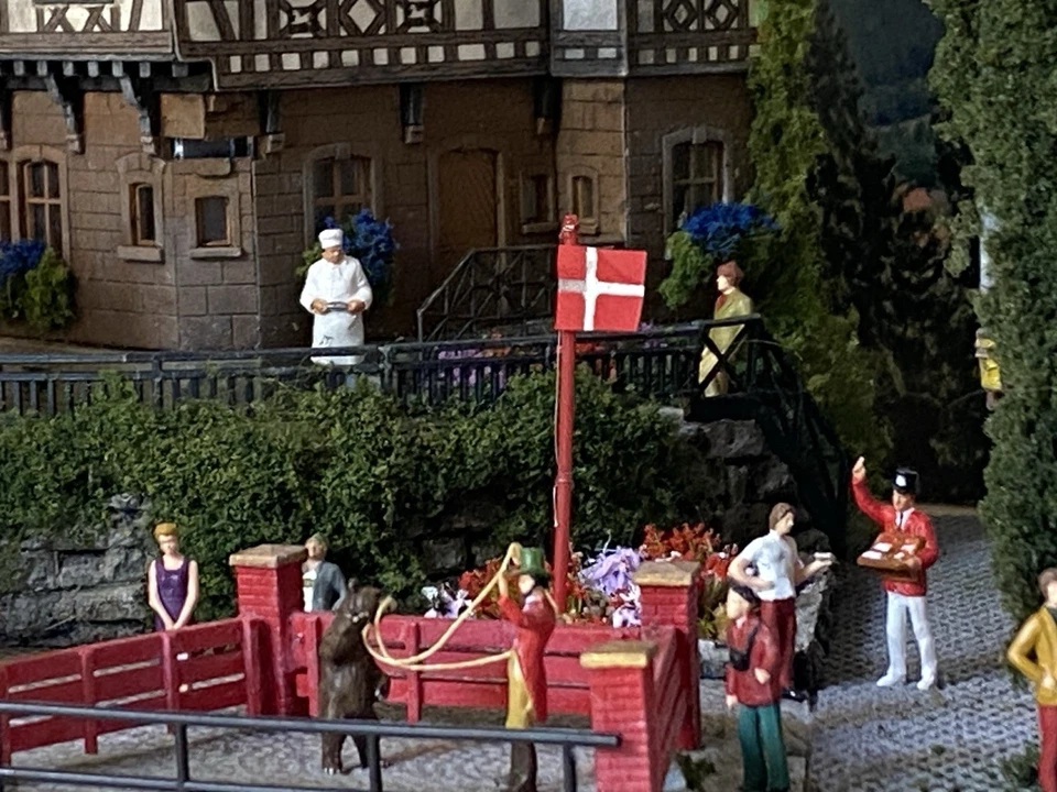 H0 Diorama, Römerberg , Altstadhäuser ( Faller ) Länderfest Dänemark - Bild 4 von 4