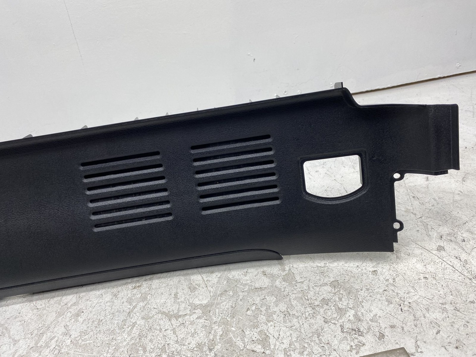 2014-2019 BENTLEY FLYING SPUR REAR TRUNK LOCK COVER SCUFF PANEL TRIM 4W0863459