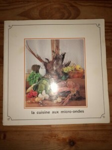 DIE KÜCHE MIT MIKROWELLE -