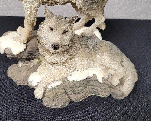 Resin Sammlerstück Wolf/Wölfe Skulptur/Figur Wolf heult/liegt im Schnee - Bild 6 von 10