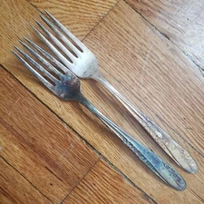 2 ANTIQUE VINTAGE COLLECTIBLE FORKS 7.25" WM ROGERS SILVER PLATE- AA REINFORCED