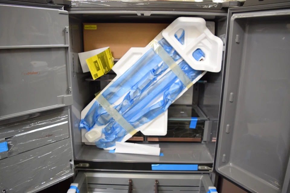 GE Cafe CXE22DP4PW2 36" Matte White CD French Door Refrigerator #146021   BFSALE - Image 4 of 4