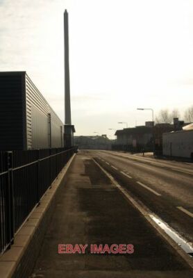 PHOTO  BANKSIDE STONEFERRY IN HULL THE 467' (141M) 'RECKITT'S' CHIMNEY IS IN THE