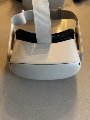 Meta Quest 2 Standalone VR Headset White Plastic with Controller Virtual Reality