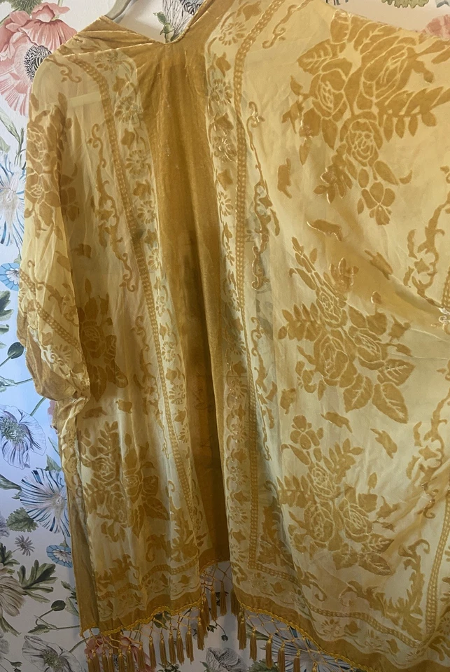 Plumero Kimono Free People OS Boho Dorado Mostaza Hippie Floral Terciopelo Burnout Foto 3 de 4