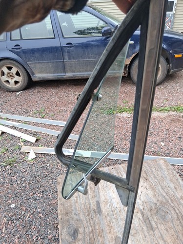 1971 - 1977 Dodge Van Sportsman Tradesman? Passenger Right Side Vent Wing Window - Picture 10 of 19