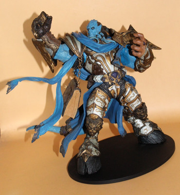 DC Unlimited World of Warcraft Vindicator Maraad Deluxe Collector Figur 23cm