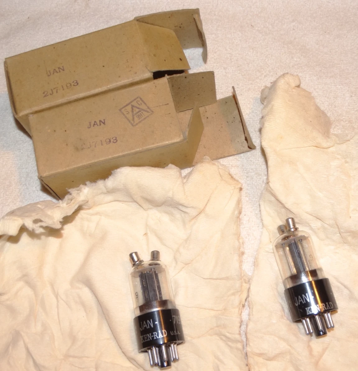 Tube électronique Telefunken 7193 (2C22) NOS - Neuf Dans Sa Boîte D'origine (NIB) - Allemagne