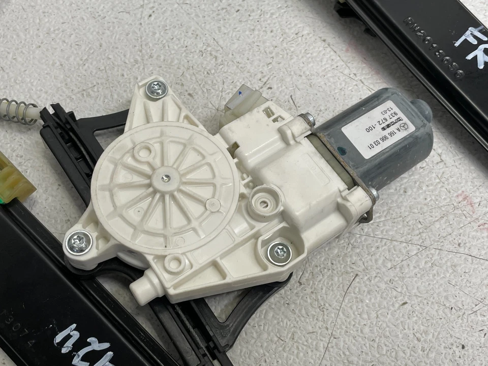 13-16 Mercedes Benz GL450 GL550 Front Right Window Regulator W/Motor 1424 OEM - Image 3 of 4